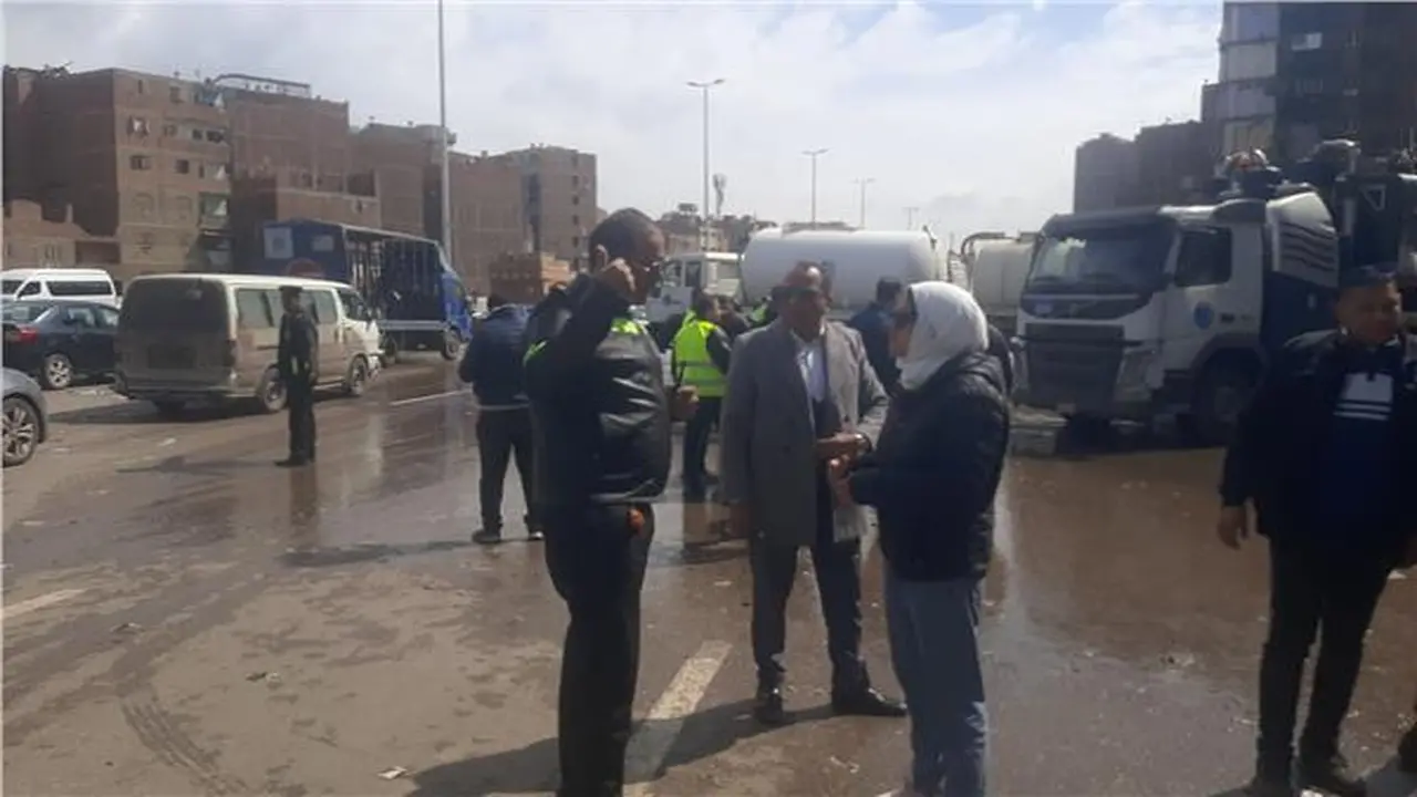 محافظ القليوبية يوجه بإزالة تراكمات المياه الناتجة عن موجة الأمطار الأخيرة